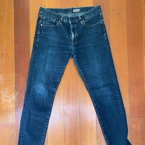 Lightweight dark skinny Jean